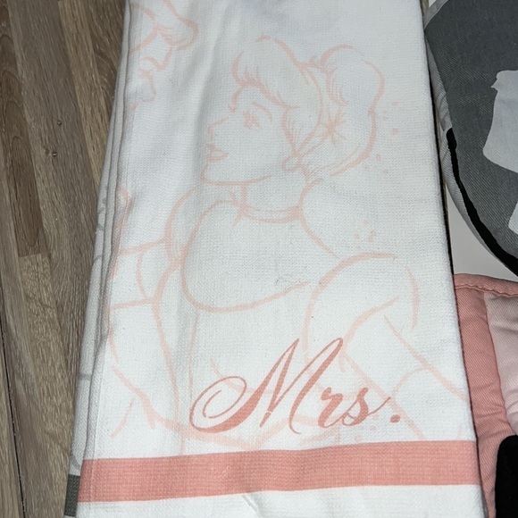 Disney princess Cinderella kitchen collection! - Picture 3 of 4